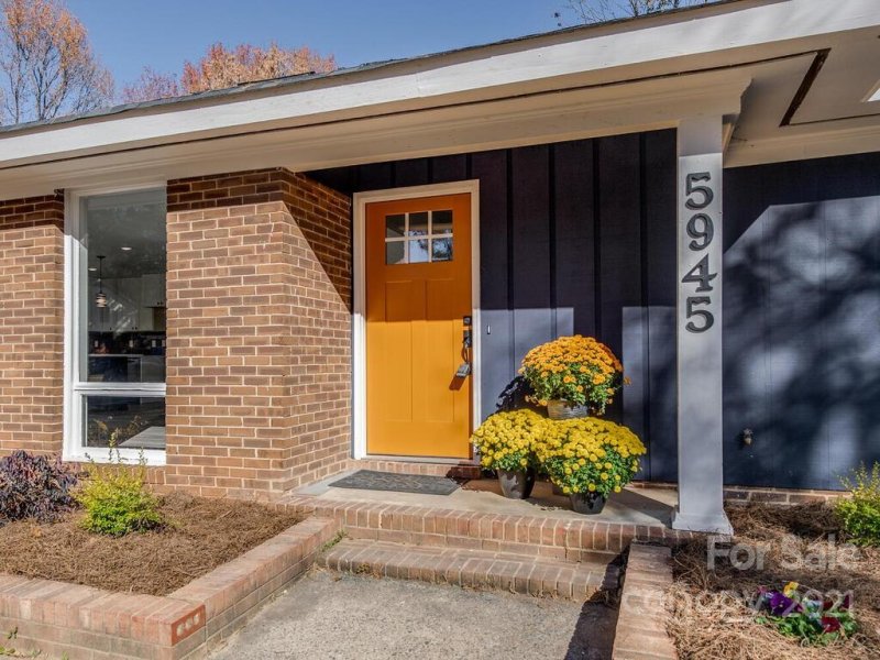 Property image 3 at 5945 Bluebonnet Road, Charlotte, NC 28212