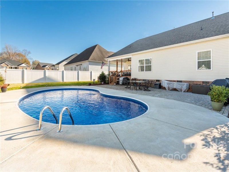 Property image 5 at 127 Coral Rutledge Drive, Mount Holly, NC 28120