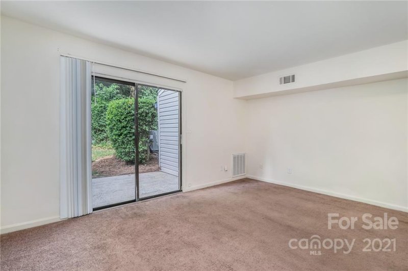 Property image 4 at 951 Hollywood Street, Charlotte, NC 28211