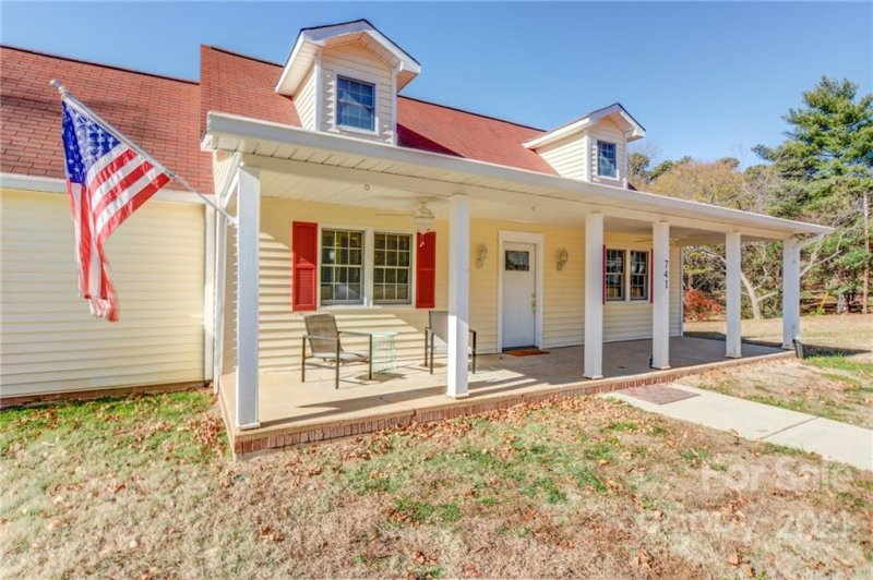 Property image 2 at 741 Log Cabin Drive, Gastonia, NC 28054