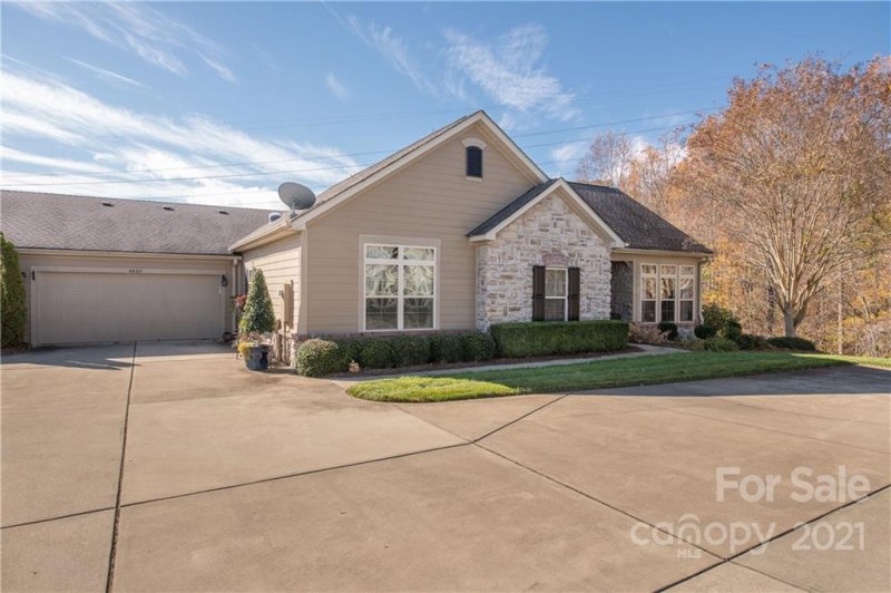 Property image 2 at 4825 Polo Gate Boulevard, Charlotte, NC 28216