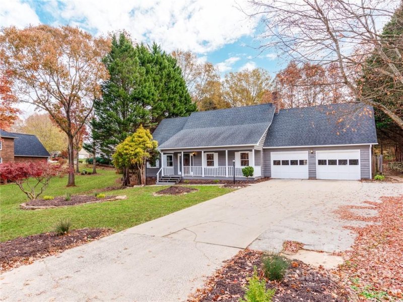 Property image 2 at 3320 15th Street, Hickory, NC 28601