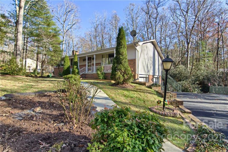 Property image 3 at 225 Childs Drive, Hendersonville, NC 28791