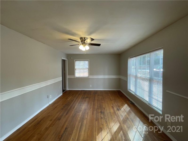 Property image 3 at 2818 Ravencroft Drive, Charlotte, NC 28208