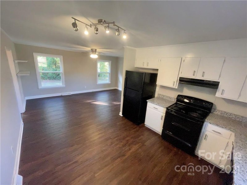 Property image 3 at 5211 Elderbank Drive, Charlotte, NC 28216
