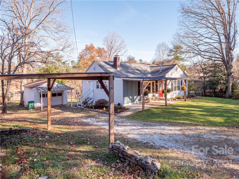 Property image 4 at 503 W Chestnut Drive, Hendersonville, NC 28739