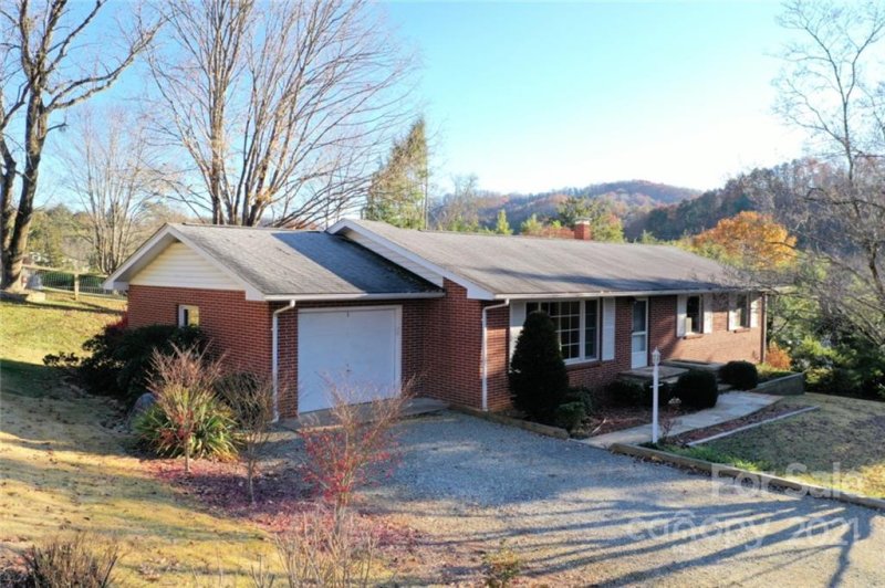 138 Rolling Green Drive