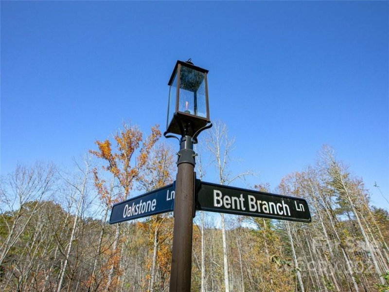 Property image 4 at 33 Bent Branch Lane, Asheville, NC 28804