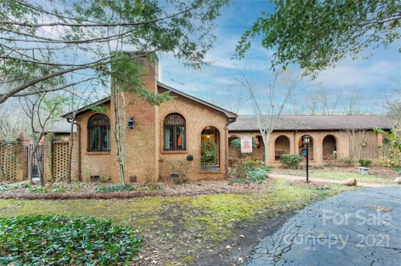 1701 Burtonwood Circle