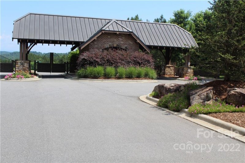 Property image 3 of 218 W Settings Boulevard in Lake Rhodhiss Estates, Valdese, NC 28690