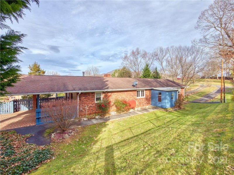 Property image 2 at 204 Oak Park Drive, Clyde, NC 28721