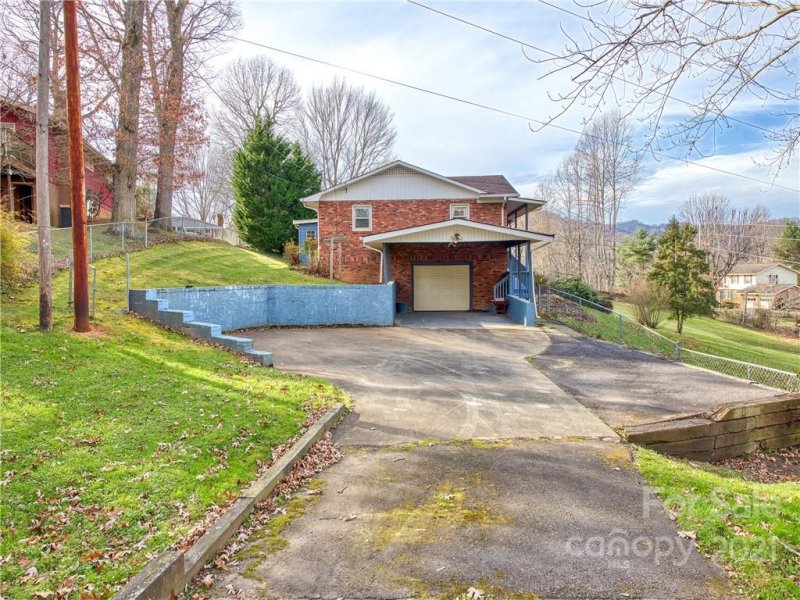 Property image 3 at 204 Oak Park Drive, Clyde, NC 28721