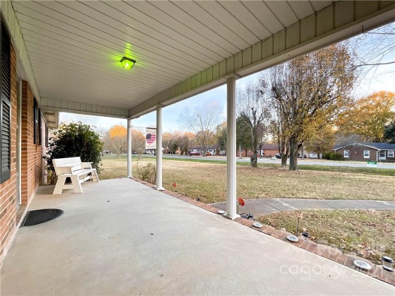 Property image 4 at 625 Catawba Circle, Matthews, NC 28104