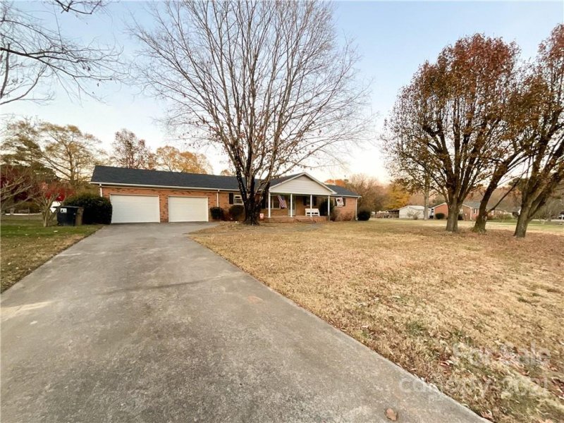 Property image 5 at 625 Catawba Circle, Matthews, NC 28104