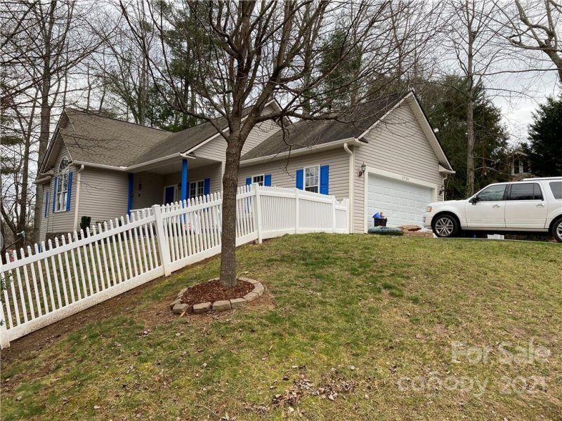 Property image 4 at 1734 Clairmont Drive, Hendersonville, NC 28791