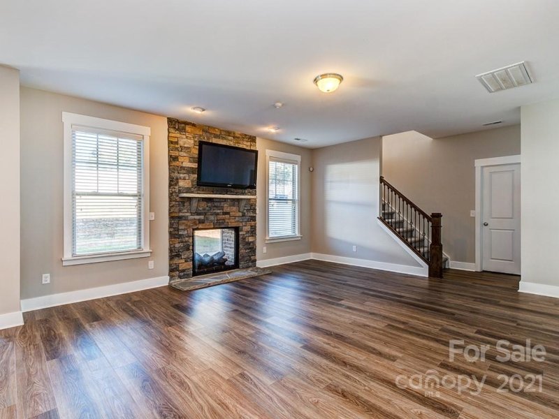 Property image 4 at 10007 Michael Crossing Drive, Charlotte, NC 28213