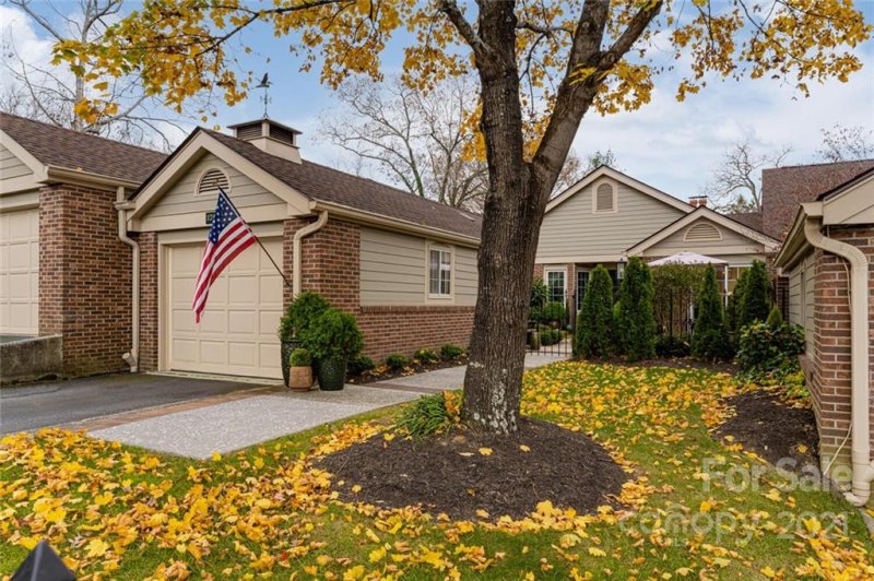 Property image 2 at 120 Glenbrook Drive, Hendersonville, NC 28739