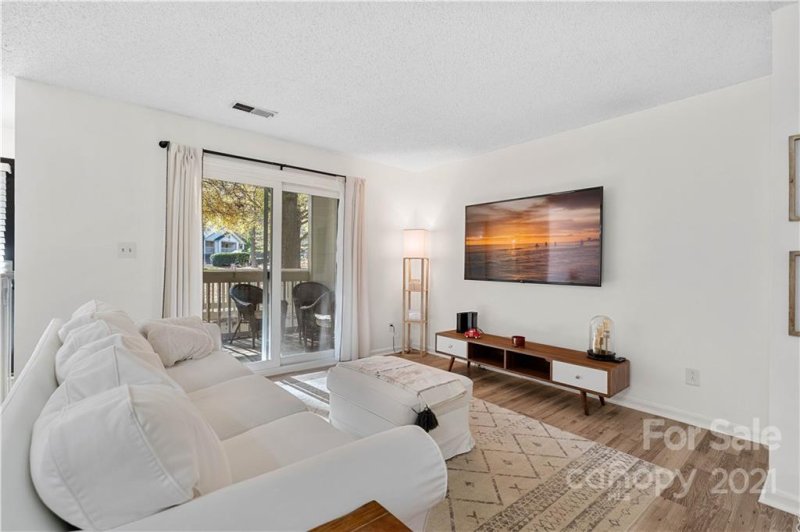 Property image 4 at 1001 Churchill Downs Court, Charlotte, NC 28211