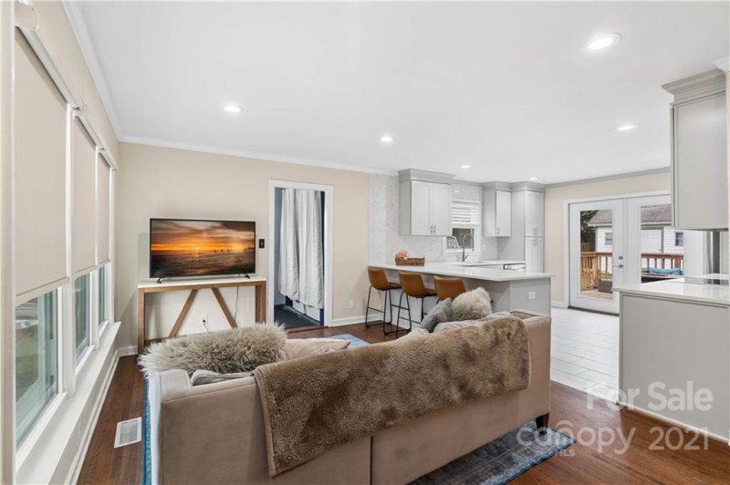 Property image 2 at 3428 Airlie Street, Charlotte, NC 28205