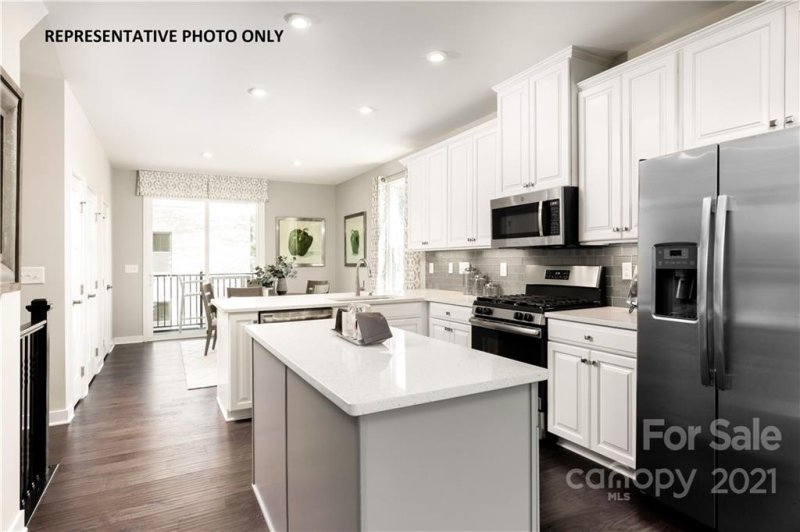 Property image 2 at 324 Yorkshire Drive, Charlotte, NC 28217