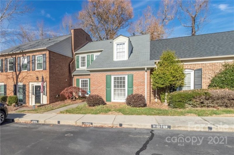 Property image 4 at 4352 Woodglen Lane, Charlotte, NC 28226