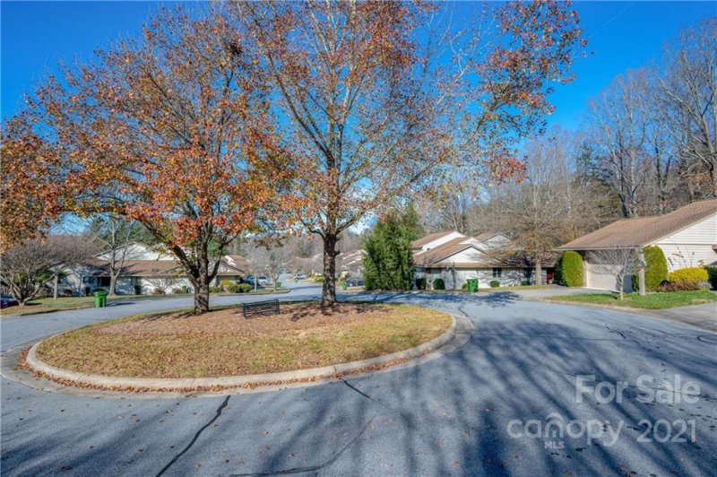 Property image 2 at 130 Cloverleaf Lane, Asheville, NC 28803