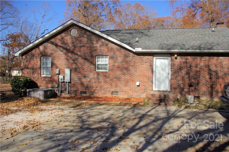 Property image 2 at 1817 Davis Park Road, Gastonia, NC 28052