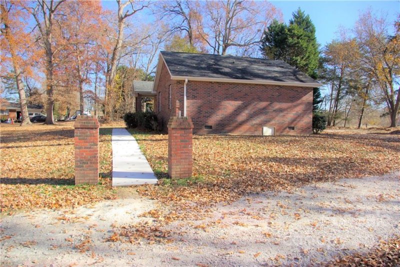 Property image 4 at 1817 Davis Park Road, Gastonia, NC 28052