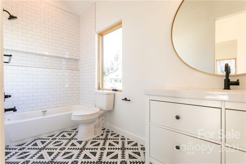 Property image 4 at 20 Malvern Walk, Asheville, NC 28806