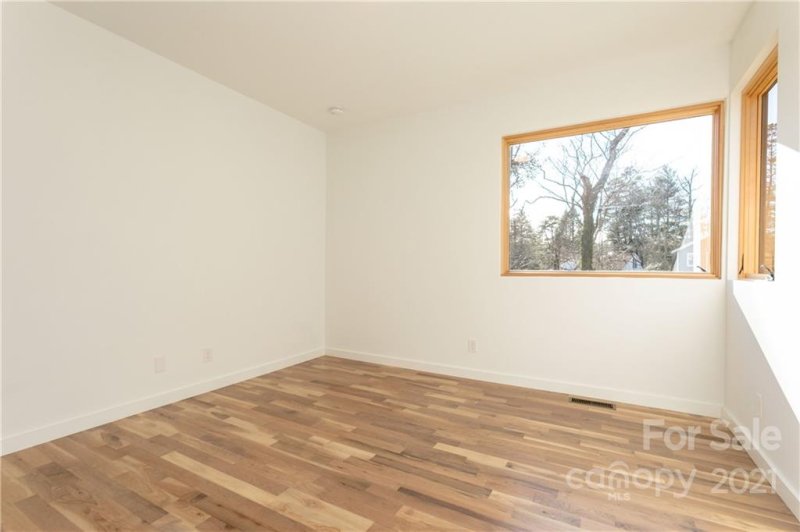 Property image 5 at 20 Malvern Walk, Asheville, NC 28806