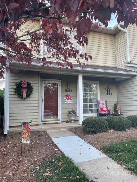 1654 Robins Nest Court