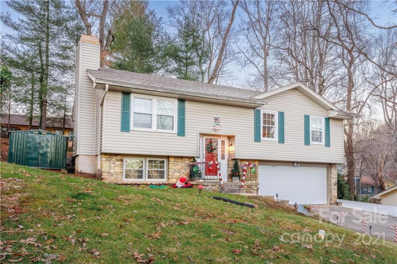 Property image 2 at 11 Woodfield Road, Arden, NC 28704