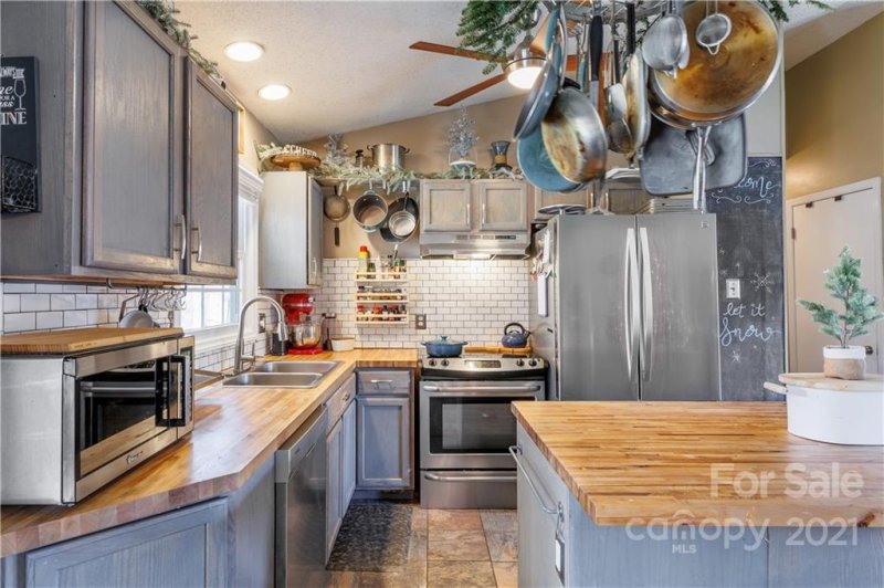 Property image 5 at 11 Woodfield Road, Arden, NC 28704