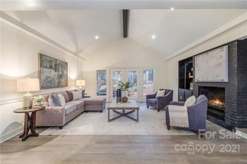 Property image 3 at 2600 Innsbrook Road, Charlotte, NC 28226