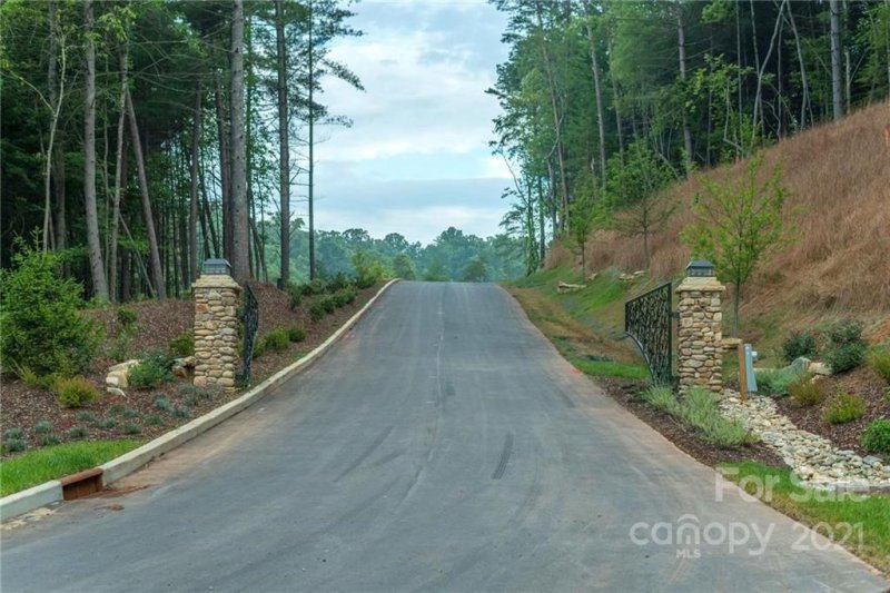 Property image 2 at 136 Riverbend Forest Drive, Asheville, NC 28805