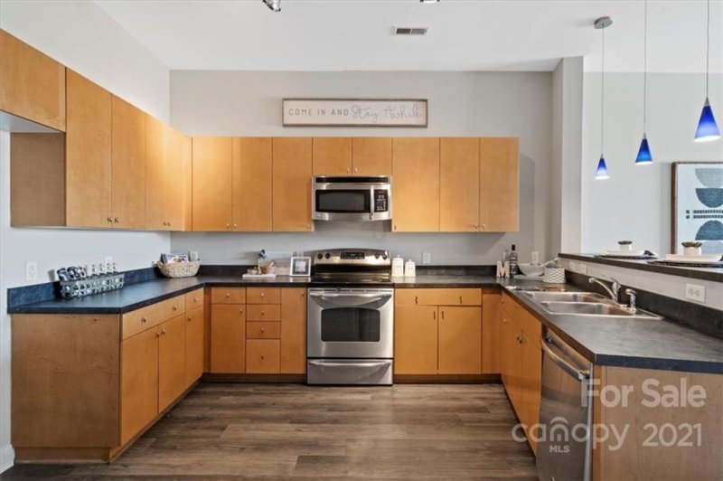 Property image 5 at 975 Hill Street, Charlotte, NC 28208