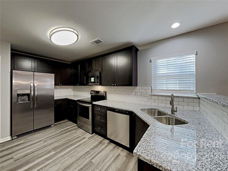 Property image 4 at 904 Grass Hollow Court, Charlotte, NC 28216