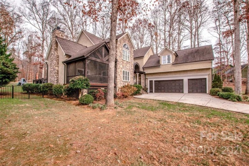 Property image 3 at 471 Greenbay Road, Mooresville, NC 28117