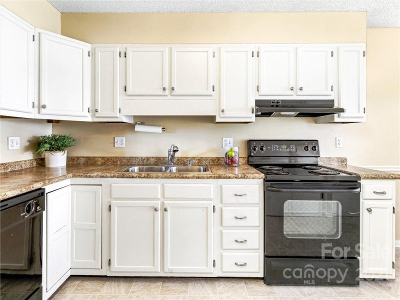 Property image 5 at 21 Hollybrook Drive, Asheville, NC 28803