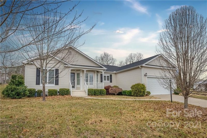 Property image 2 at 38 Stephanie Lane, Hendersonville, NC 28792