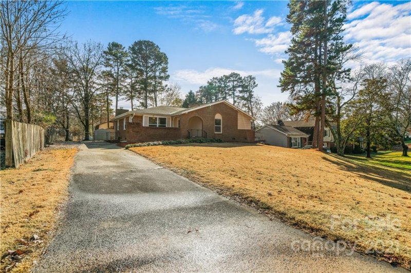 Property image 2 at 1446 Fox Run Drive, Charlotte, NC 28212