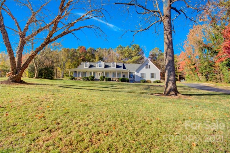 Property image 2 at 4885 Moonlite Bay Drive, Sherrills Ford, NC 28673