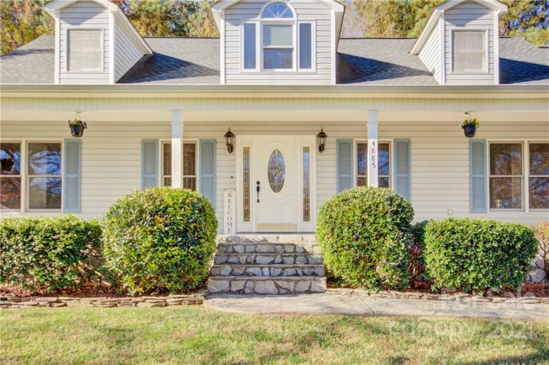 Property image 4 at 4885 Moonlite Bay Drive, Sherrills Ford, NC 28673