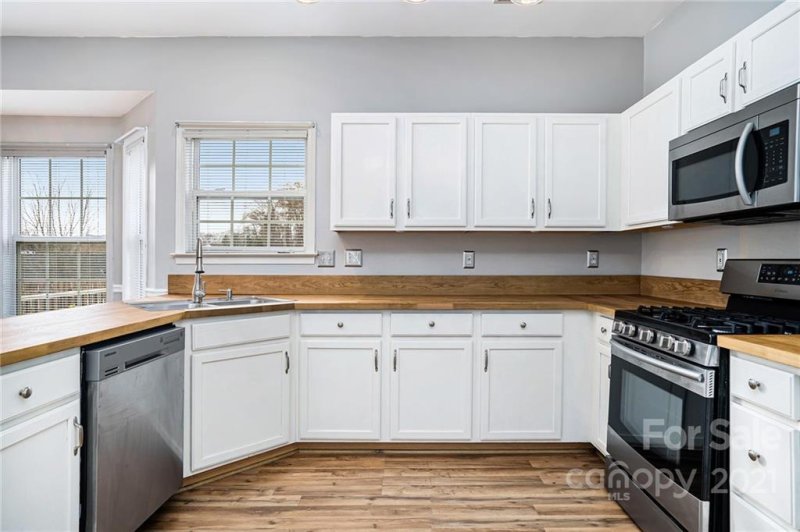 Property image 4 at 8125 Chatham Oaks Drive, Concord, NC 28027