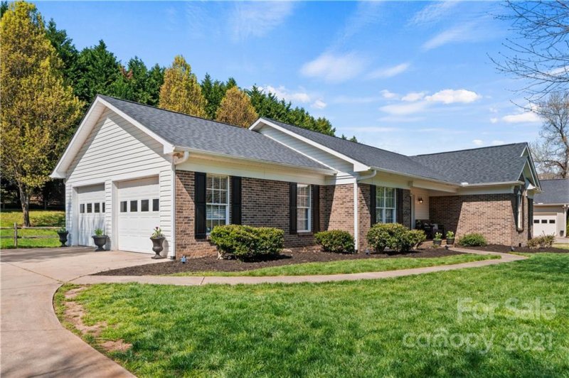 Property image 2 at 3623 26th Street Drive, Hickory, NC 28601