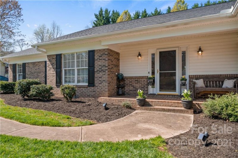 Property image 3 at 3623 26th Street Drive, Hickory, NC 28601