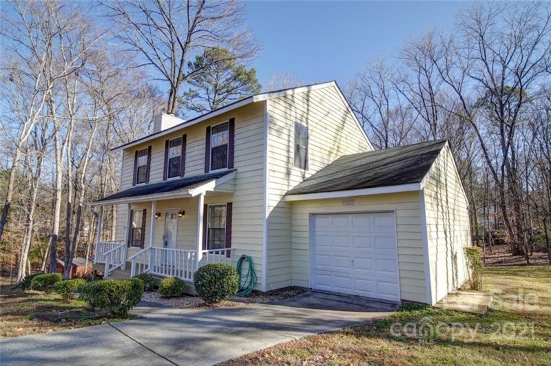 Property image 2 at 7601 Zermatt Lane, Charlotte, NC 28226
