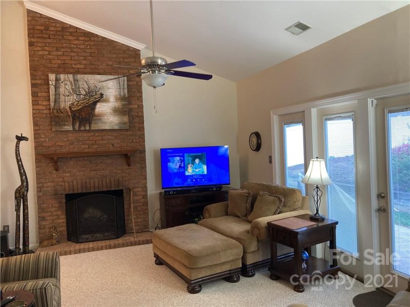 Property image 3 at 2108 Colony Hill Drive, Charlotte, NC 28214