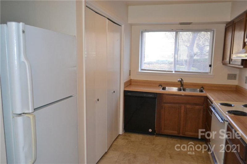 Property image 3 at 819 Sardis Cove Drive, Charlotte, NC 28270