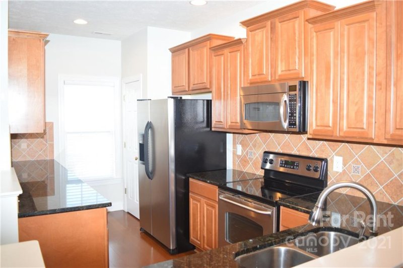 Property image 3 at 2008 Talbot Lane, Hickory, NC 28602